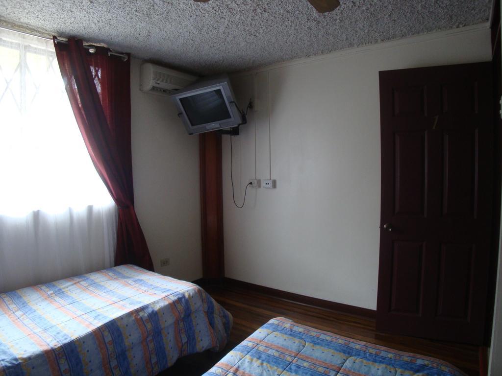 Hotel La Guaria Inn & Suites アラフエラ エクステリア 写真