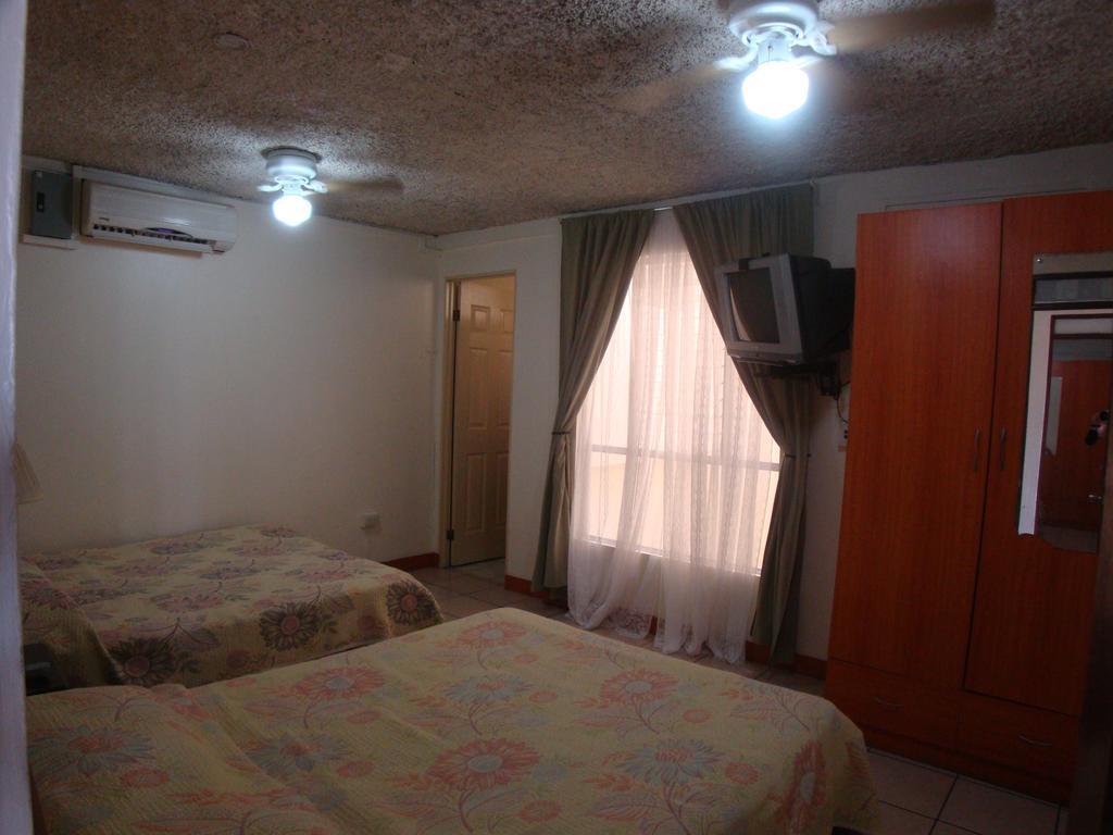 Hotel La Guaria Inn & Suites アラフエラ エクステリア 写真