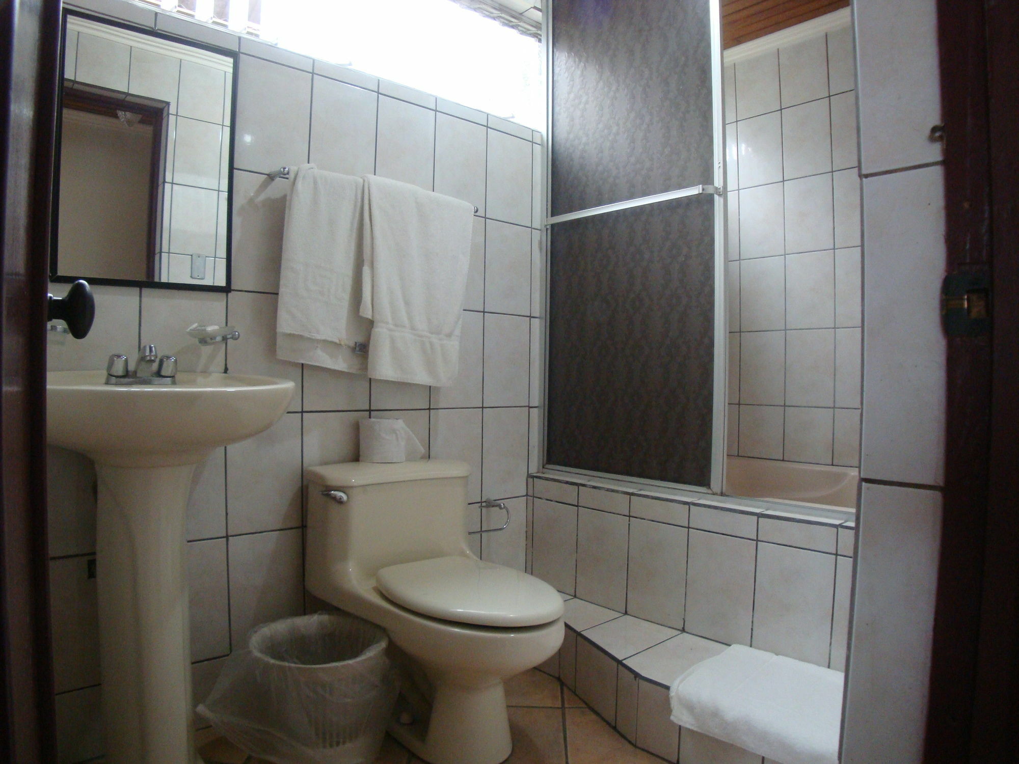 Hotel La Guaria Inn & Suites アラフエラ エクステリア 写真