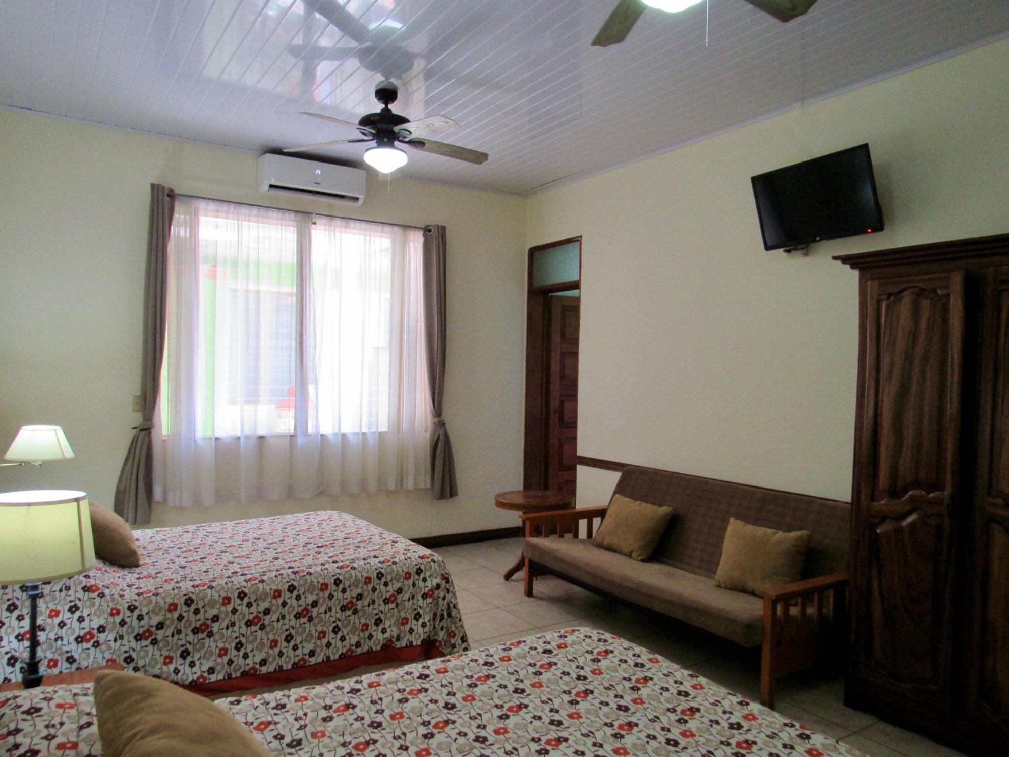 Hotel La Guaria Inn & Suites アラフエラ エクステリア 写真