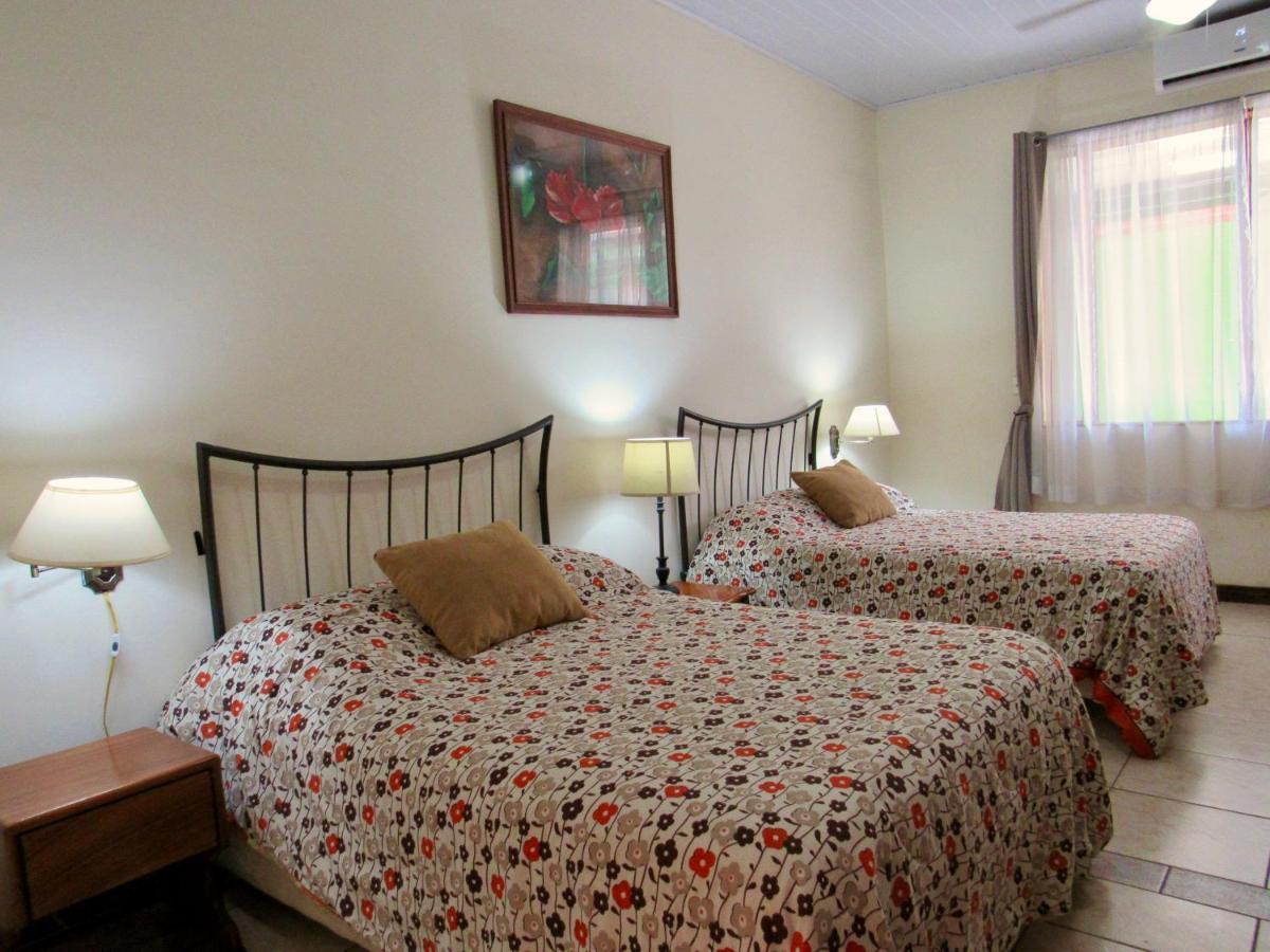 Hotel La Guaria Inn & Suites アラフエラ エクステリア 写真