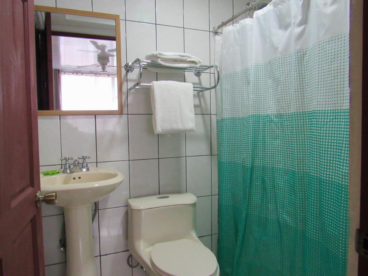 Hotel La Guaria Inn & Suites アラフエラ エクステリア 写真