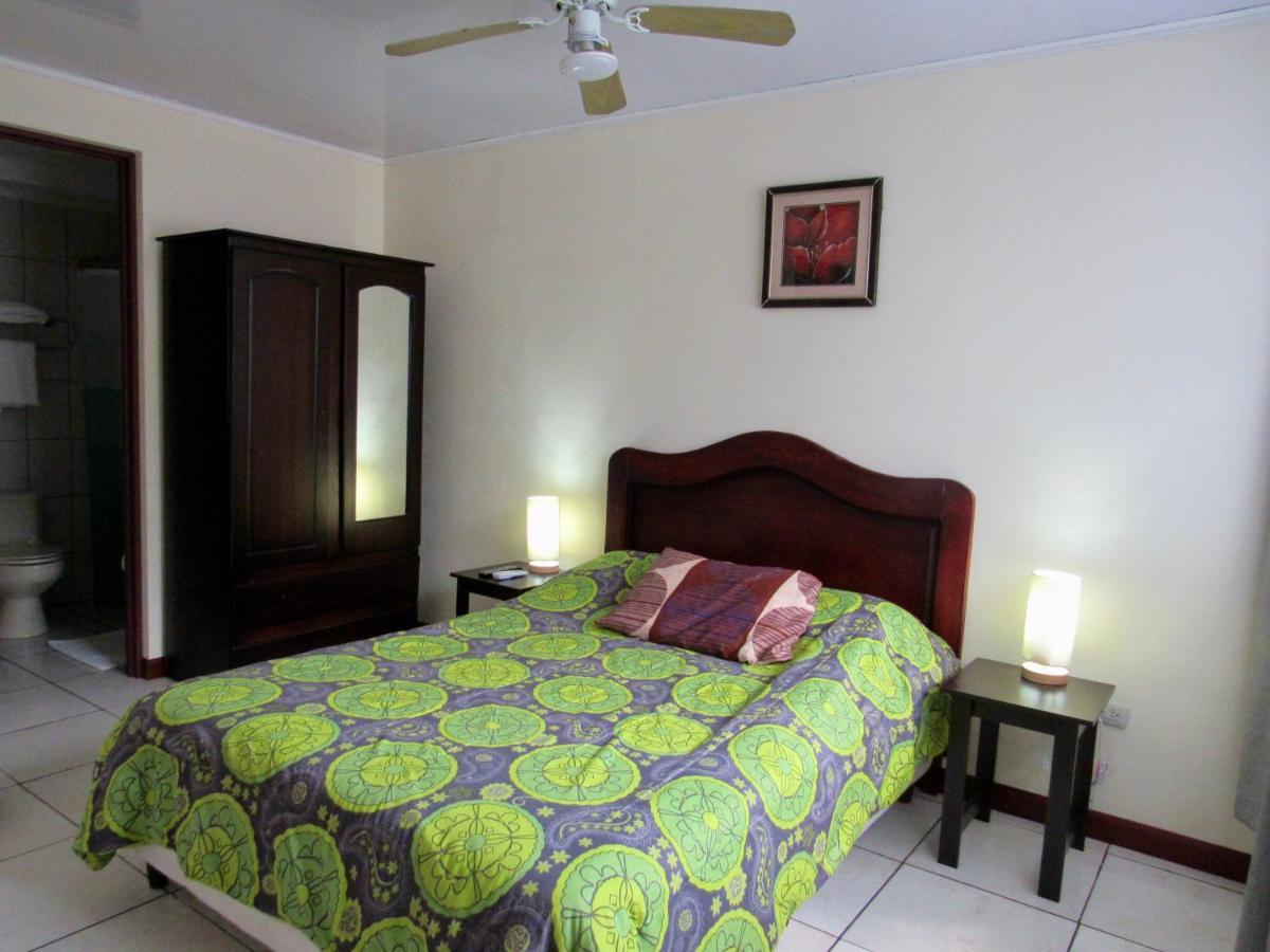 Hotel La Guaria Inn & Suites アラフエラ エクステリア 写真