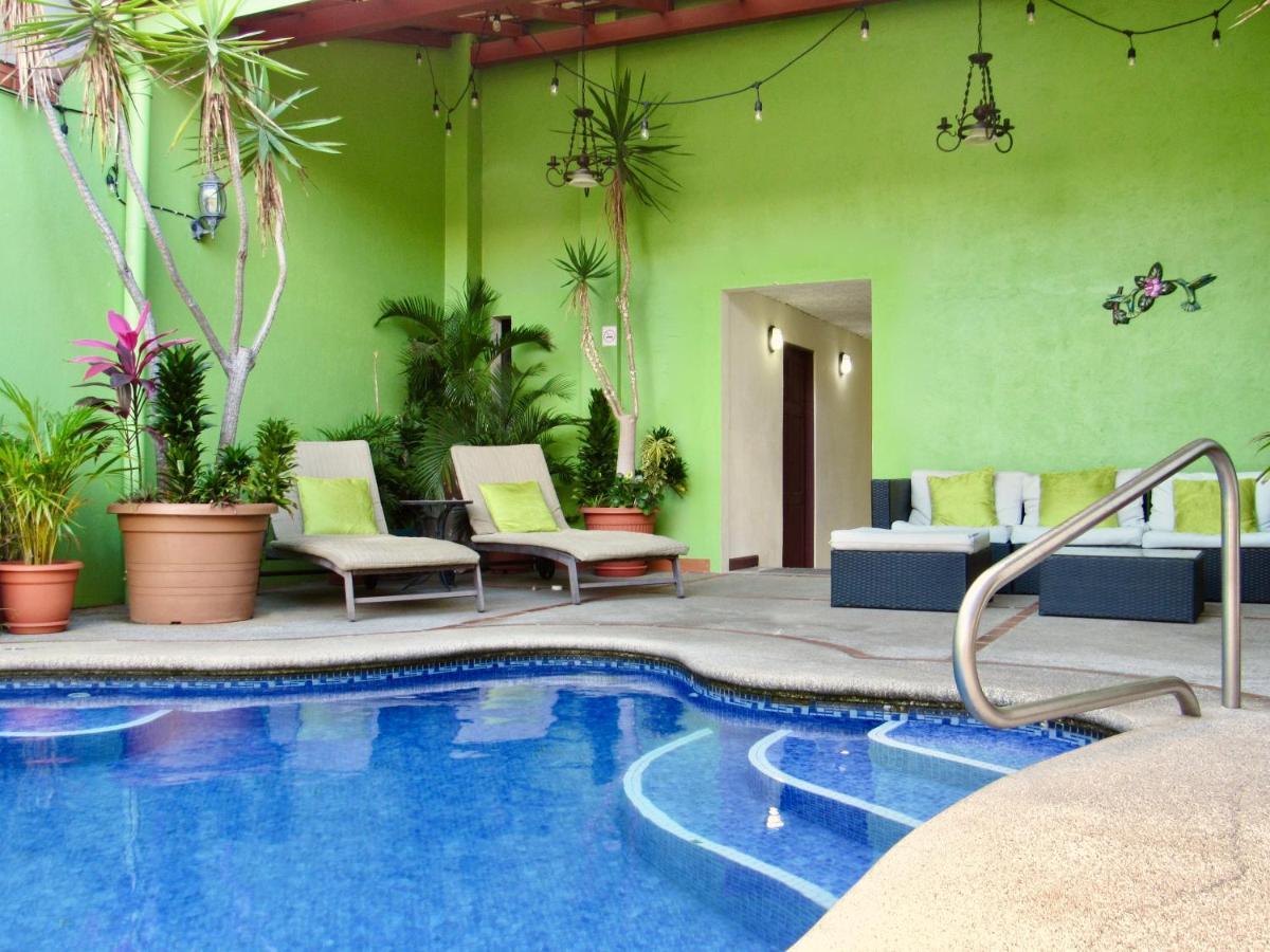 Hotel La Guaria Inn & Suites アラフエラ エクステリア 写真