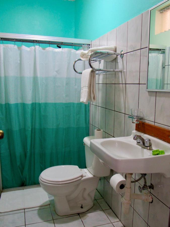 Hotel La Guaria Inn & Suites アラフエラ エクステリア 写真