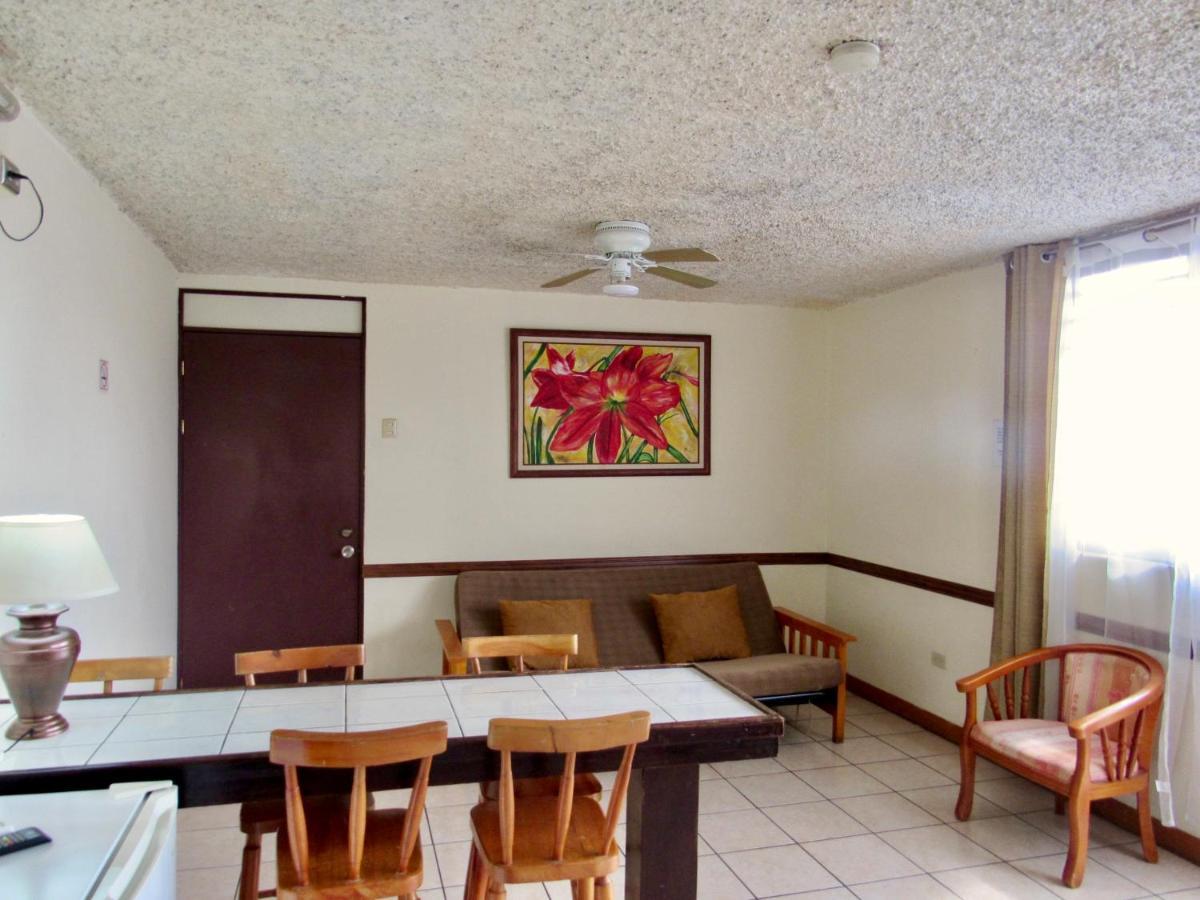 Hotel La Guaria Inn & Suites アラフエラ エクステリア 写真