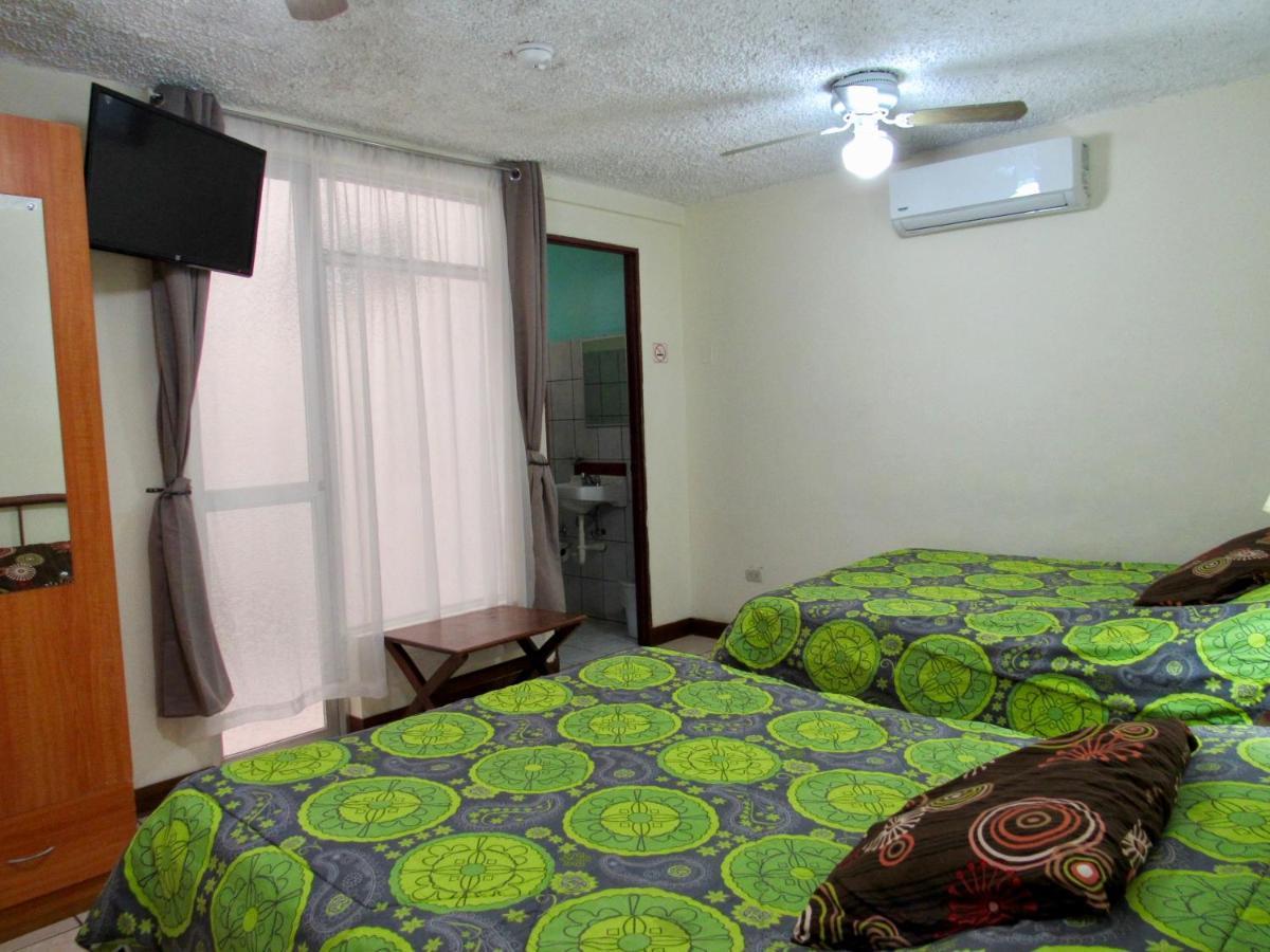 Hotel La Guaria Inn & Suites アラフエラ エクステリア 写真