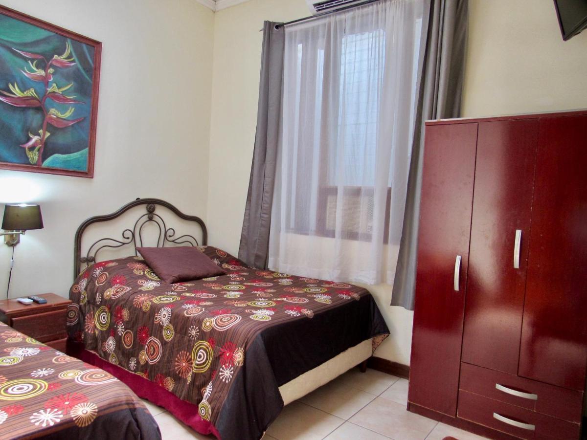 Hotel La Guaria Inn & Suites アラフエラ エクステリア 写真