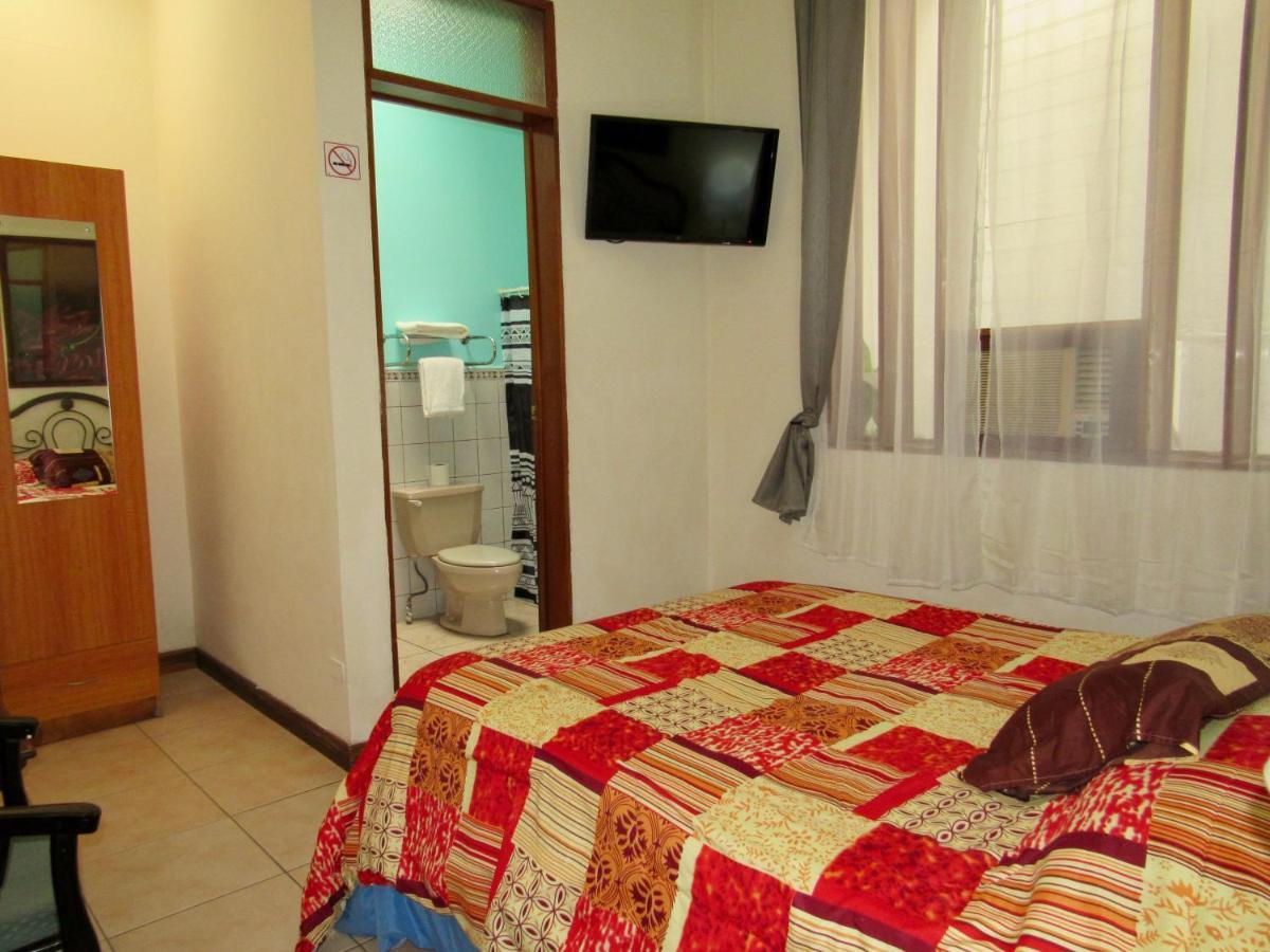 Hotel La Guaria Inn & Suites アラフエラ エクステリア 写真